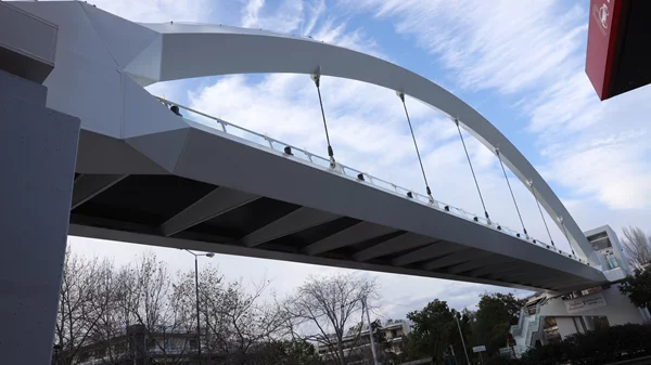 Παραδόθηκε η νέα πεζογέφυρα επί της Λεωφόρου Μεσογείων στην Αγία Παρασκευή