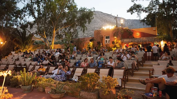 Στο 7ο Φεστιβάλ Κινηματογράφου Σαντορίνης το φρέσκο σινεμά συναντά τη δροσιά του Αιγαίου