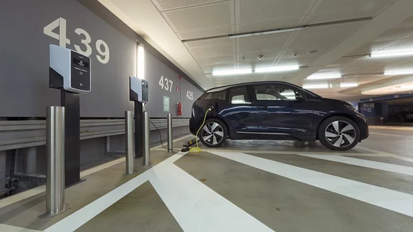 Νέο κέντρο φόρτισης ηλεκτρικών οχημάτων στο Μέγαρο