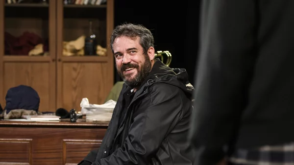 "Μια άλλη Θήβα" & "Αινιγματικές παραλλαγές" | Δύο δυνατά θεατρικά ντουέτα σε περιοδεία