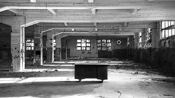 "Forsaken Places": Η έννοια της "εγκατάλειψης" μέσα από τα φωτογραφικά έργα της Υπατίας Κορνάρου και της Ελισσάβετ Ευσταθίου