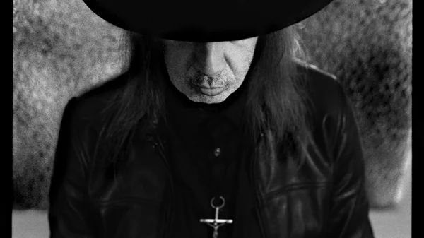 Ο Jozef Van Wissem σε μια μυσταγωγική συναυλία στην Αθήνα