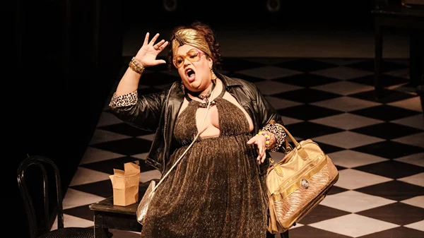 Μια "Κασσάνδρα" με άγαρμπα πέρα-δώθε μεταξύ Τρωικού Πολέμου και 21ου αιώνα