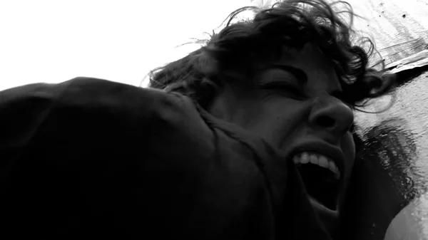 "Οι κόρες της σιωπής": Ένα βραβευμένο ντοκιμαντέρ για τη γυναικοκτονία από τη Δέσποινα Σωτηροπούλου