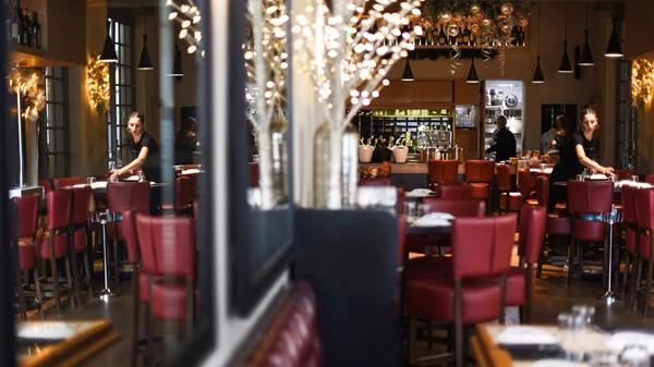 Το "By The Glass" κλείνει τα 11 και το γιορτάζει