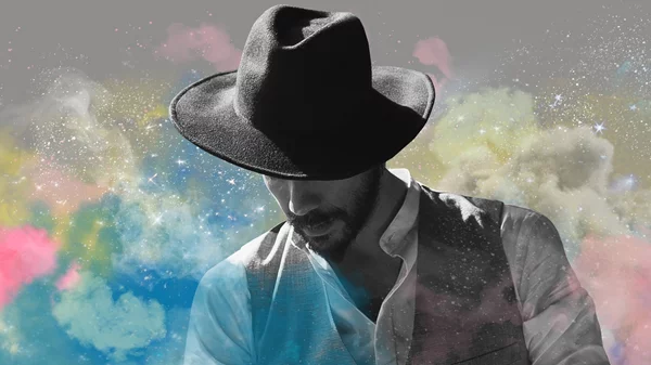 Ο Πάνος Μουζουράκης μάς δίνει ραντεβού στον Κήπο του Μεγάρου