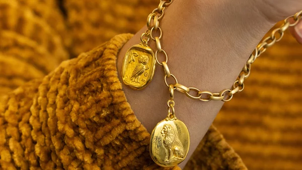 Η νέα σειρά αντικειμένων του Cycladic Shop είναι εμπνευσμένη από φυλαχτά διαφορετικών παραδόσεων