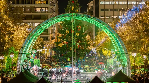 Η Αθήνα πλημμυρίζει με γιορτινές εκδηλώσεις