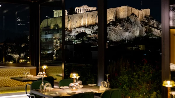 Sense: Η μαγεία των γιορτών με θέα την Ακρόπολη