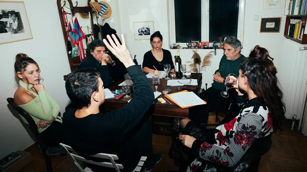 "Αλίφειρα": Πώς μαγειρεύτηκε η νέα παράσταση του Ανδρέα Στάικου στο Δημοτικό Θέατρο Πειραιά;