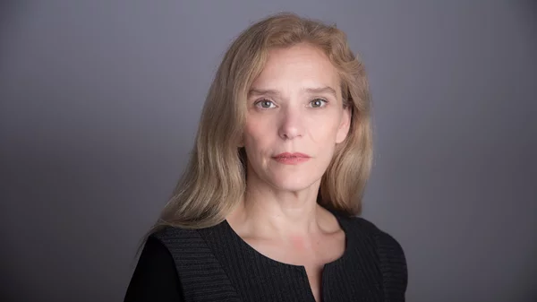 "Παραβάσεις" στο ΚΠΙΣΝ: Η Μαρία Σκουλά διαβάζει το διήγημα "Ο Ντέτεκτιβ" του Δημήτρη Χατζή