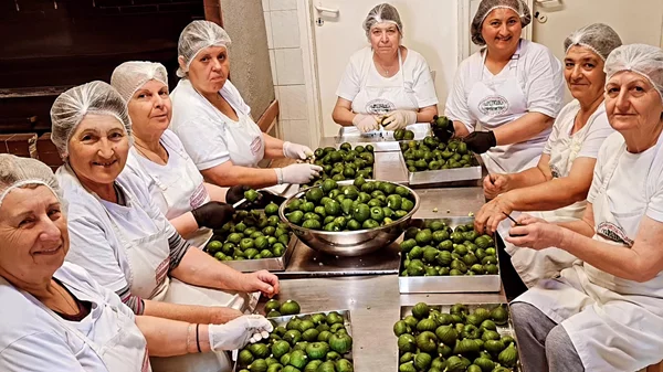 10 γυναικείοι συνεταιρισμοί για να αγοράσεις ό,τι χρειάζεται το καλοκαιρινό σου τραπέζι