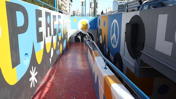 Με τον Cacao Rocks απέκτησε φρέσκο χρώμα η υπόγεια διάβαση στο Πάντειο