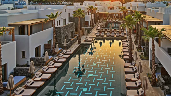 Το τζενοβέζικο "Zeffirino" έρχεται στη Σαντορίνη με το νέο "Zaffron Resort" του ομίλου Φάις