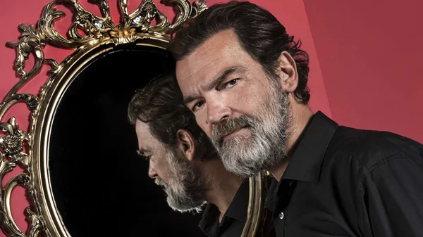 Ο Κωνσταντίνος Καζάκος είναι ένα μεγάλο παιδί