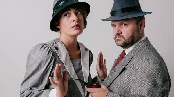 "Τα 39 σκαλοπάτια": Ο Μάκης Παπαδημητρίου προτείνει μια κωμική εκδοχή της νουάρ περιπέτειας