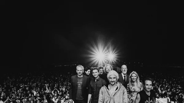 "James Lasted Orchestral Tour": 40 χρόνια James!