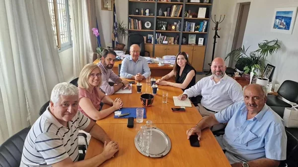 Πώς οριοθετείται η βιώσιμη κρουαζιέρα στη Σαντορίνη: Τι συμφώνησαν Δήμος και Διεθνής Ένωση Εταιρειών Κρουαζιέρας (CLIA)