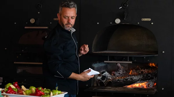 O Γιάννης Παρίκος μαγειρεύει το sequel του "Artisanal"