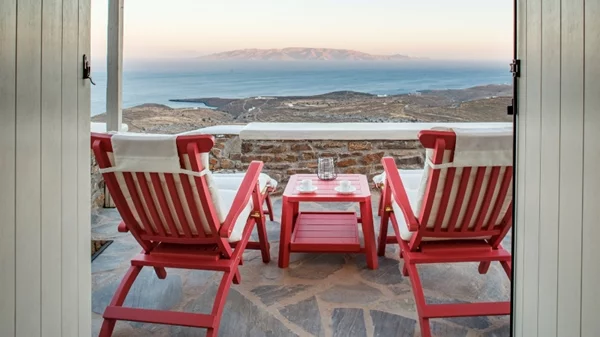 "Βαθυσθέα", Κύθνος: Έξι υπόσκαφες παραδοσιακές κατοικίες με θέα στο Αιγαίο