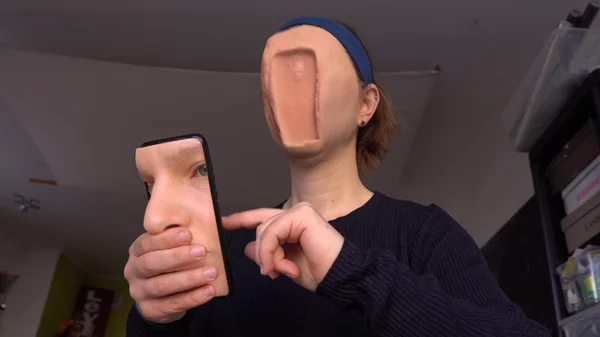 Αφιέρωμα στην καλλιτέχνιδα Άννα Βασόφ στο 1ο Φεστιβάλ Ανεξάρτητου Κινηματογράφου της Αθήνας