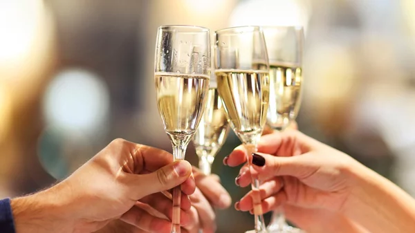 Insider tips για τα αφρώδη κρασιά των γιορτών από τον wine director του ξενοδοχείου Μεγάλη Βρεταννία