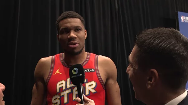 Ο Γιάννης Αντετοκούνμπο στο "Pick 'N Roll" της Cosmote TV