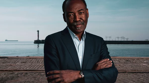 Ο Μαχάματ-Σαλέχ Χαρούν μιλά για τις εκτρώσεις στο Τσαντ και τους ισχυρούς "Δεσμούς Γυναικών"