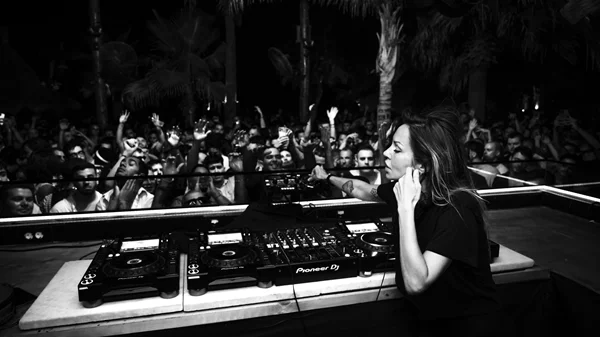 Το "Bolivar Beach Club" ξεσηκώνει την αθηναΪκή νύχτα με δύο μοναδικά dj sets