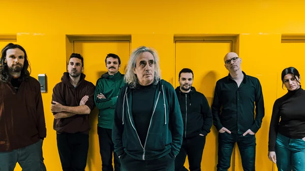 Αναβάλλονται οι συναυλίες του Γιάννη Αγγελάκα με τους 100°C