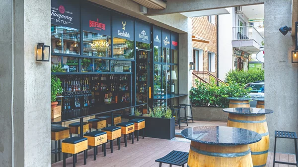 "Cava Vinoterra": Τα κρασιά του καλοκαιριού σερβίρονται στη Μαρίνου Αντύπα