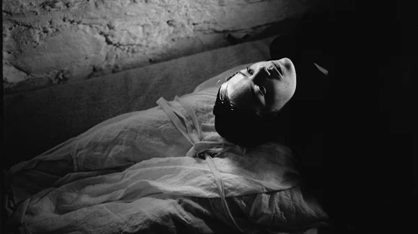 Τρέιλερ για τη μικρού μήκους "Βληχή" του Γιώργου Λάνθιμου με την Έμα Στόουν