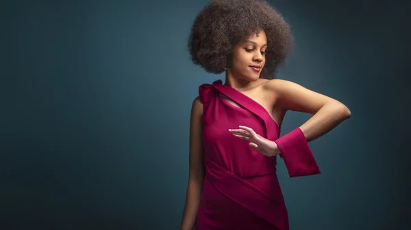 Monika Kabasele: Αφροφουτουρισμός αλά ελληνικά