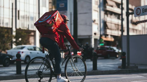 Οι διανομείς του efood αξιολογούν θετικά τη συνεργασία τους με την εταιρεία