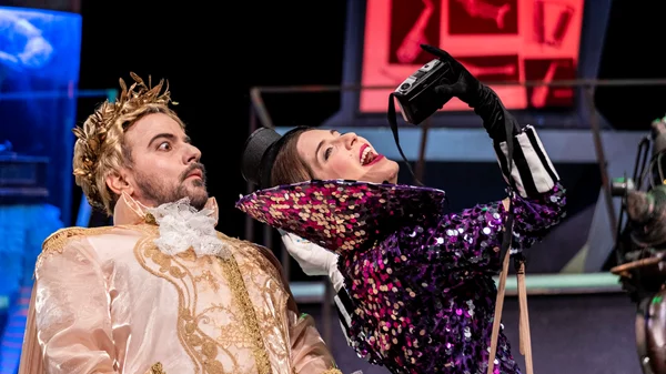 Μουσικά Χριστούγεννα με το μιούζικαλ "Σιωπή, ο βασιλιάς ακούει" στη Λυρική