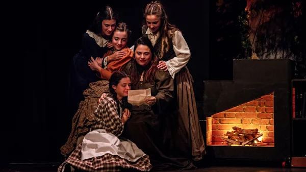 "Μικρές κυρίες": Το κλασικό μυθιστόρημα των παιδικών μας χρόνων ζωντανεύει στη σκηνή του θεάτρου Αλάμπρα