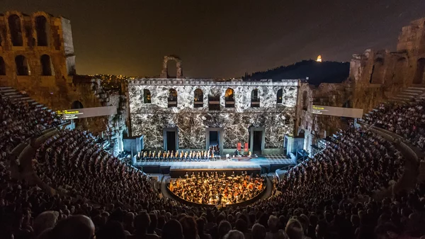 1.500 δωρεάν θέσεις για ανέργους στη γενική δοκιμή του "Ναμπούκκο" στο Ηρώδειο