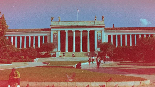 "Σύνθωμα/ Sinthome": Αναδεικνύοντας την ποικιλία και την αντίθεση που χαρακτηρίζει τον κόσμο της τέχνης