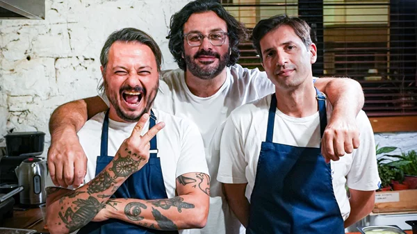 Ladja: Τρεις χομπίστες μάγειρες συγκέντρωσαν εργαλεία & εξοπλισμό για να έχεις μια επαγγελματική κουζίνα, σπίτι σου