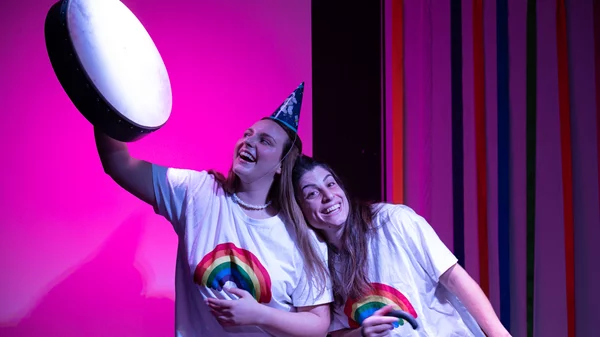 "Εγώ κι εσύ μαζί": Η νέα βιωματική παιδική παράσταση ευαισθητοποίησης για το φαινόμενο του φανταστικού φίλου