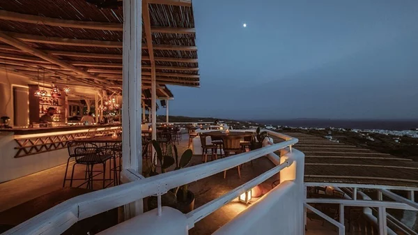 Το "Lost Athens" σαλπάρει για Τήνο