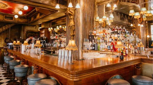 "Kowalski": Ένα ταξίδι αισθήσεων στο πιο ατμοσφαιρικό bar restaurant στο Χριστουγεννιάτικο κέντρο της Αθήνας