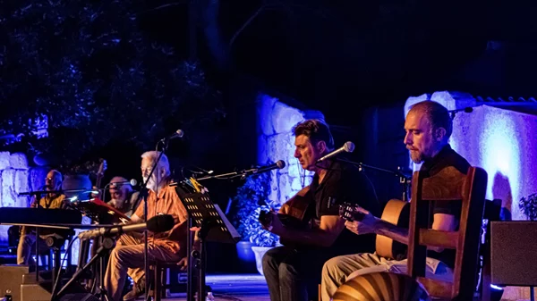 Δυναμική πρεμιέρα για τα Φ hill Sessions με το sold out των Χειμερινών Κολυμβητών