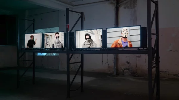 Αναδρομή στα εικαστικά του 2021: Όλες οι εκθέσεις που κρατάμε από τη χρονιά που μας πέρασε