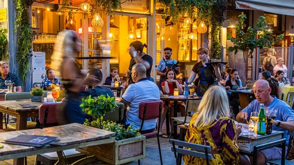 Η διαχρονική γοητεία των "School Pizza Bar" και "Zaf"