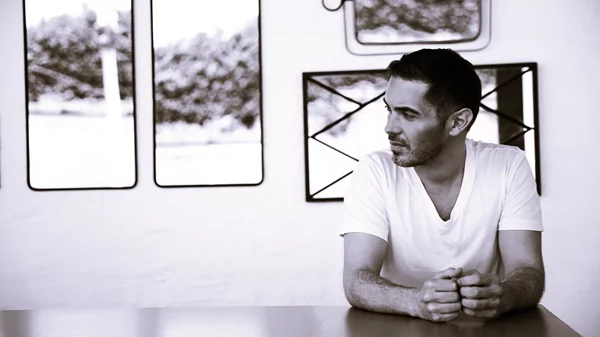 Ο Μιχάλης Χατζηγιάννης προτείνει μια μουσική "απόδραση"