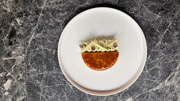 Το "Φίλινγκς" του Αλέξανδρου Κόνιαρη είναι ένα ανατρεπτικό pastry lab