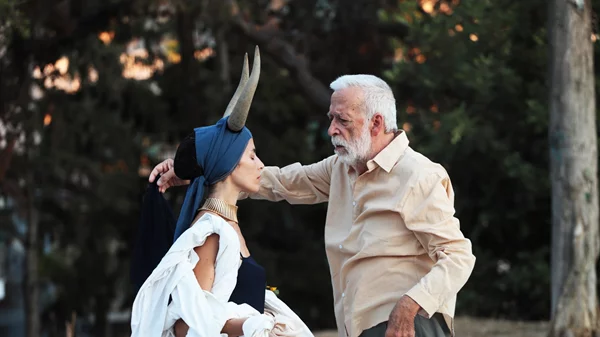 Ιώ: στο Βουνί των Μεγάλων Θεών