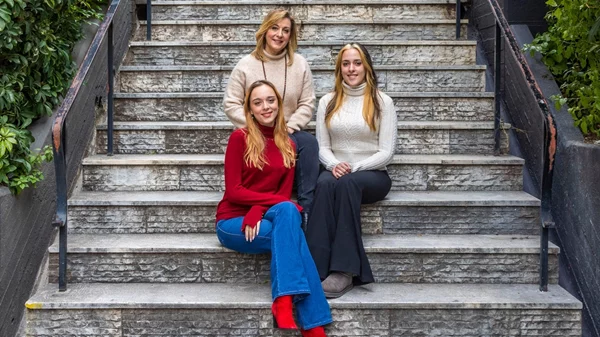 Η οικογένεια Φιλίππου βάζει το Κολωνάκι σε κατσαρόλα εδώ και 100 χρόνια