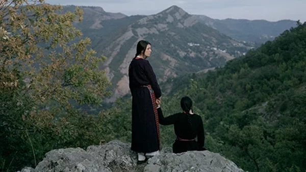 Η έκθεση φωτογραφίας "Spirits Unseen" εστιάζει στις διακρίσεις των δύο φύλων στην εργασία και την εκπαίδευση